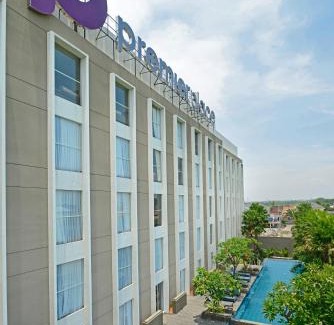 Sidoarjo Hotel | Premier Place Surabaya Airport: Oceanfront Bliss Awaits