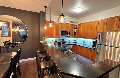 East Kootenay House | Premier Riverbend Townhome in Panorama BC, Waterfront, Prime location, Sleeps 7