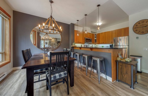 East Kootenay House | Premier Riverbend Townhome in Panorama BC, Waterfront, Prime location, Sleeps 7