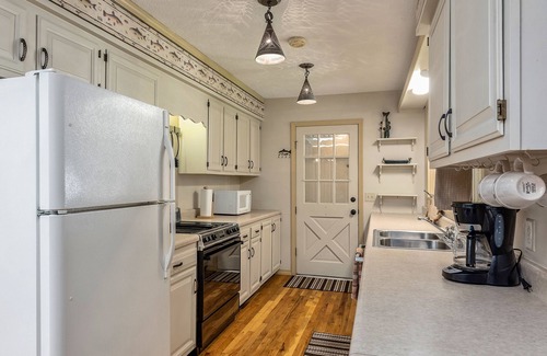 Lakeview House | Unforgettable Family Retreat by the River & Lake Activities