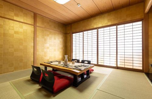 Motomatchi Apartment | Premier Stay in Osaka: 7rooms with Pool & Billiards