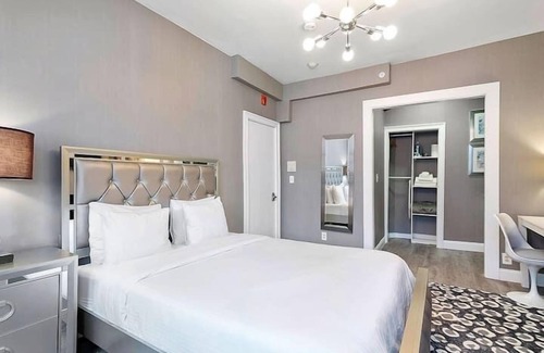 Bay Village Apartment | Comfortable Premier Suites in Bay Village with Breakfast & Kitchen