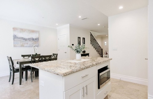 Lamanda Park House | Premier 2BR Suite with Jacuzzi & Top Guest Rating