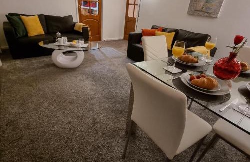 Coatbridge Apartment | Family-Friendly Whifflet Apartment with Great Guest Reviews