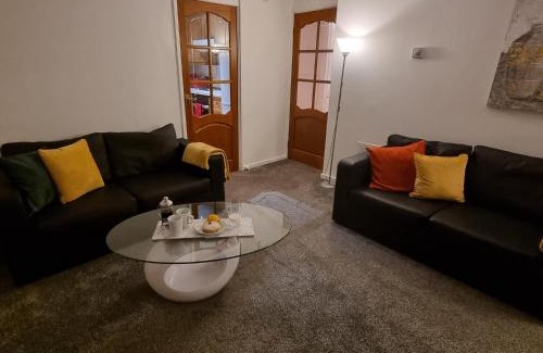Coatbridge Apartment | Family-Friendly Whifflet Apartment with Great Guest Reviews