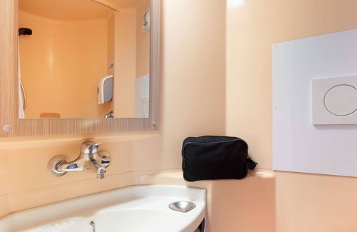Montfavet Hotel | Comfortable Premiere Classe Avignon Sud with Spa & Breakfast