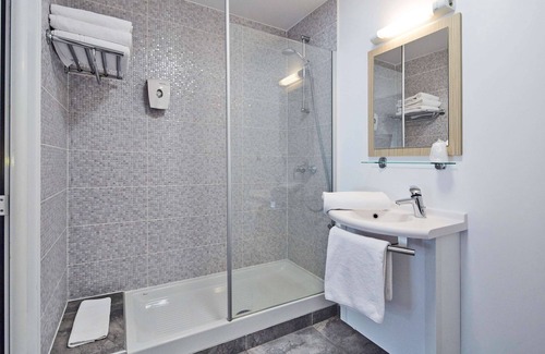 Montfavet Hotel | Comfortable Premiere Classe Avignon Sud with Spa & Breakfast