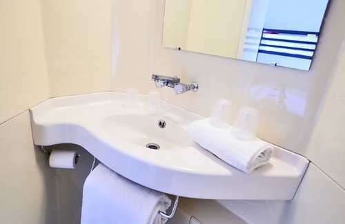 Armbouts-Cappel Hotel | Convenient Stay at Premiere Classe Dunkerque Est - Armbouts Cappel