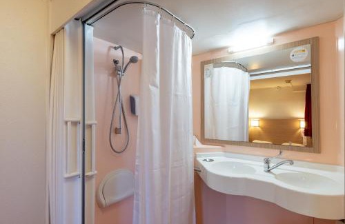 Seclin Hotel | Budget-Friendly Stay at Premiere Classe Lille Sud - Seclin