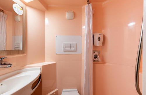 Seclin Hotel | Budget-Friendly Stay at Premiere Classe Lille Sud - Seclin