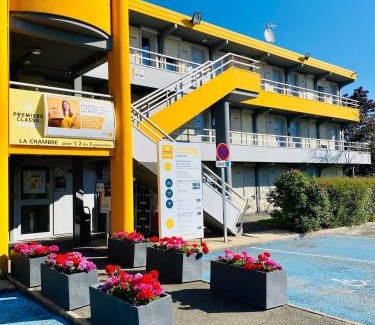 Elancourt Hotel | Discover Premiere Classe St Quentin: Pet-Friendly Retreat