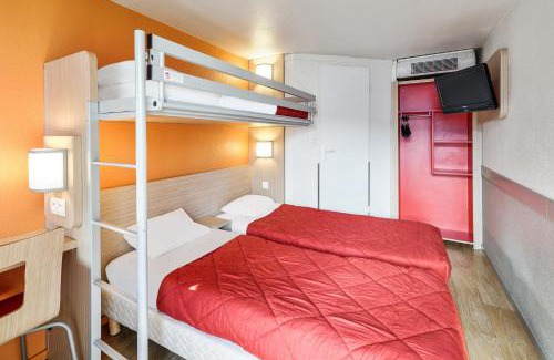 Saint-Cyr-l'Ecole Hotel | Budget-Friendly Premiere Classe Versailles with Family Amenities