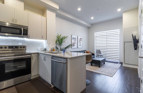 Halton Regional Municipality Condo | Premium One-Bedroom with WiFi, Netflix & Rental Car Access