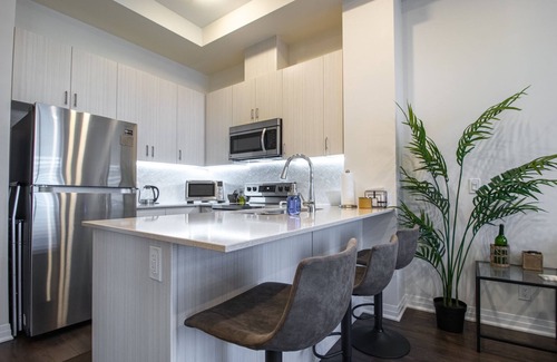 Halton Regional Municipality Condo | Premium One-Bedroom with WiFi, Netflix & Rental Car Access