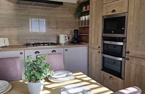 Hunstanton Cabin | Family-Friendly Platinum 6 Berth Van in Hunstanton