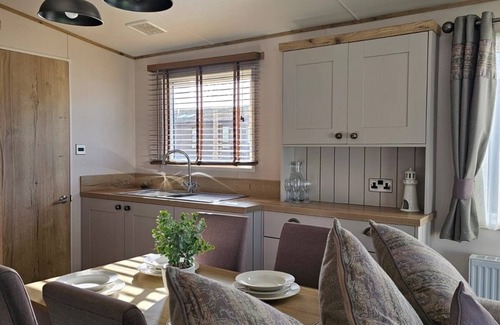 Hunstanton Cabin | Family-Friendly Platinum 6 Berth Van in Hunstanton