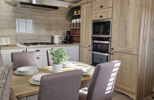 Hunstanton Cabin | Family-Friendly Platinum 6 Berth Van in Hunstanton
