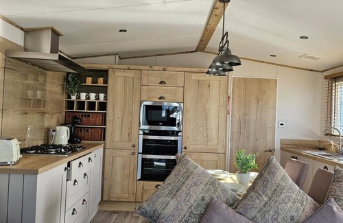 Hunstanton Cabin | Family-Friendly Platinum 6 Berth Van in Hunstanton