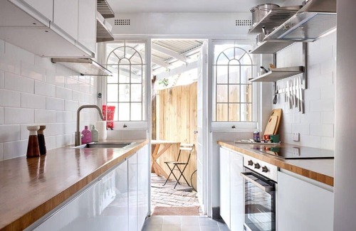 Redfern House | Guest Rated 10/10: Premium 3 Bed Terrace with Parking