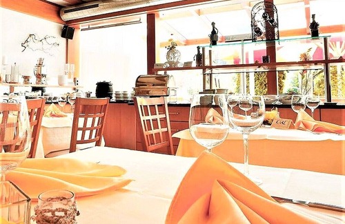 Uhldingen-Muehlhofen Apartment | Spacious 3-Room Apartment with Spa and Breakfast Options