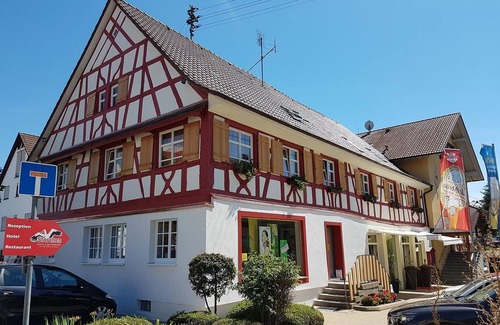 Uhldingen-Muehlhofen Apartment | Spacious 3-Room Apartment with Spa and Breakfast Options