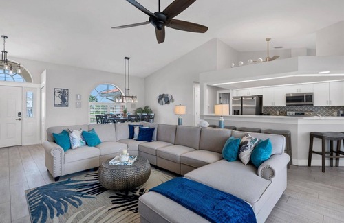 Charlotte Park House | Premium 3bd Villa with Sailboat Access and Private Pool