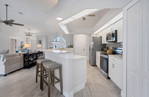 Charlotte Park House | Premium 3bd Villa with Sailboat Access and Private Pool