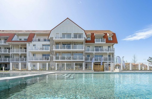 Camiers Apartment | Exceptional 2-Bedroom Apartment with Pool & Spa Amenities