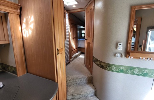 Funny River Cabin | Cozy Alaskan 5th Wheel Retreat with Kitchen & Family Amenities