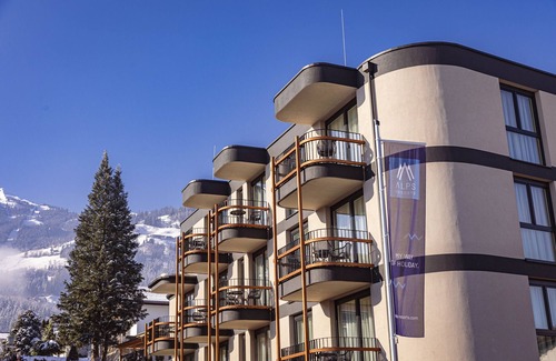 Fuegen Apartment | Modern 1-Bedroom Apartment with IR-Sauna & Pool Access