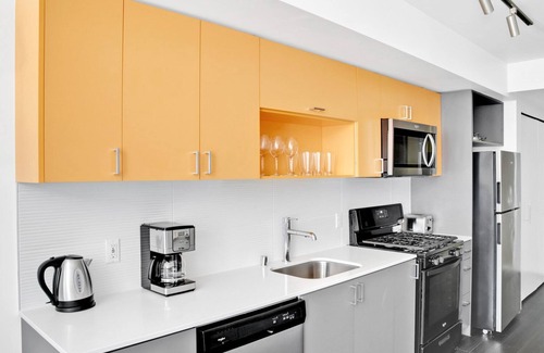 Wilburton Apartment | Stylish Bellevue 1BR with Gym & Pet-Friendly Perks