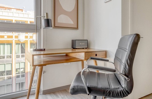 Bucktown Apartment | Premium Bucktown 1BR w/ Lounge, Roof & Gym, nr L, by Blueground