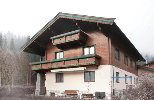 Leogang Ski Chalet | Cozy Premium Chalet Andrea with Family-Friendly Amenities