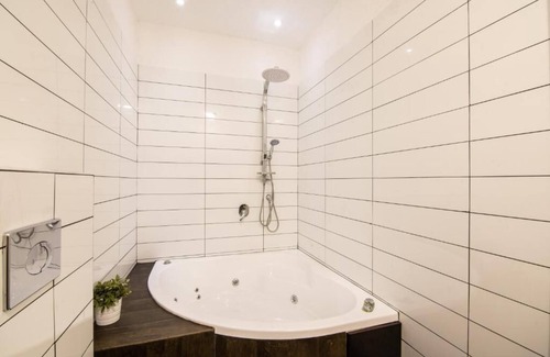 Tel Aviv City Center Hotel | Premium Chic Deluxe Suit