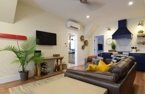 Kingsville House | Experience Premium Coach House on Lake Erie’s Shores