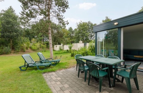 Heijen House | Exclusive Cottage Retreat with Pool and Lake Views