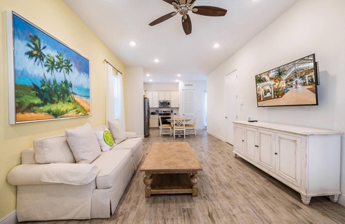 West Kissimmee Cottage | Ideal Cottage near Disney with Hot Tub & Resort Access