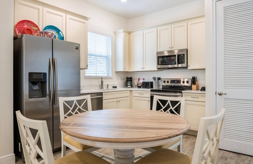 West Kissimmee Cottage | Ideal Cottage near Disney with Hot Tub & Resort Access