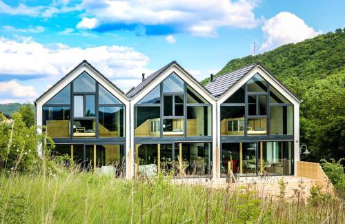 Pommern House | Stylish Mosel Chalets with Oceanfront Views and Spa Amenities