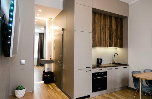 Avoti Apartment | Premium Design, Renovated 2024 Free parking