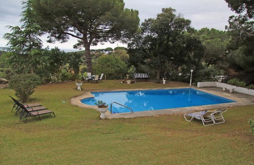Sant Andreu de Llavaneres House | Discover Premium Habitat Terramar: Family-Friendly Retreat