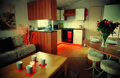 St Leonards-On-Sea House | Premium Holiday Home: Pet Friendly with Spa & Pool Access