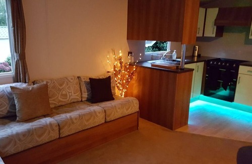 St Leonards-On-Sea House | Premium Holiday Home: Pet Friendly with Spa & Pool Access
