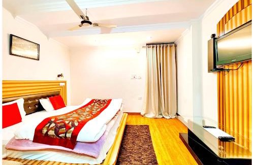 Nainital Hotel | Premium Hotel M 2 Place Near Church and lake - Lift - Wifi - Restaurant and Parking Facilities - A Luxury Boutique Stay In Nainital