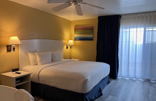 Downtown Monterey Cabin | Elegant King Fireplace Room Steps from the Beach!