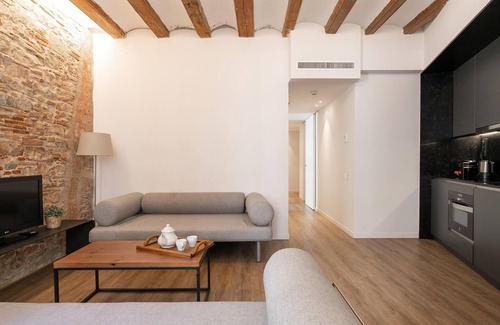El Born Apartment | Premium One Bedroom Apartment with Spa and Child-Friendly Amenities