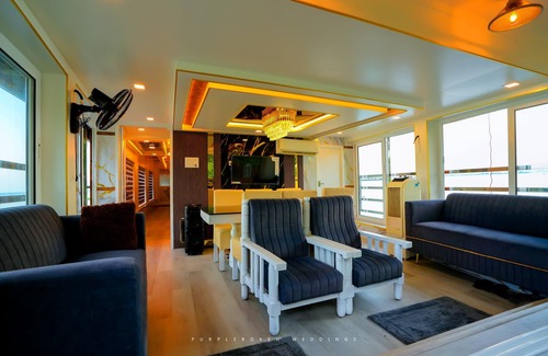 Alappuzha Boat Rental | Premium private room in sharing houseboat with all meals