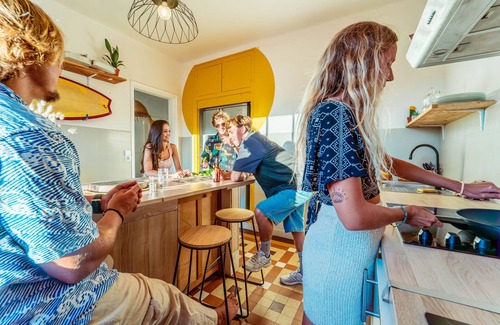 Biscarrosse Plage House | Cozy Premium Room with King Bed & Private Shower
