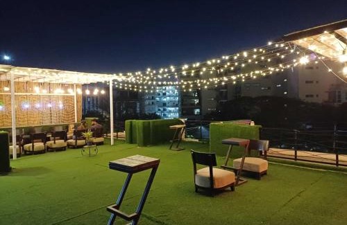 Sainik Farm Hotel | Stylish Rooms in Haus Khas with Hot Tub & Breakfast Included