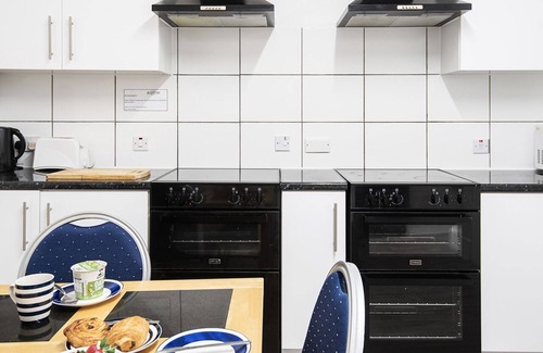 Taunton Hotel | Guest Rated 9.4: Premium Ensuite at Royal Ashton Town House
